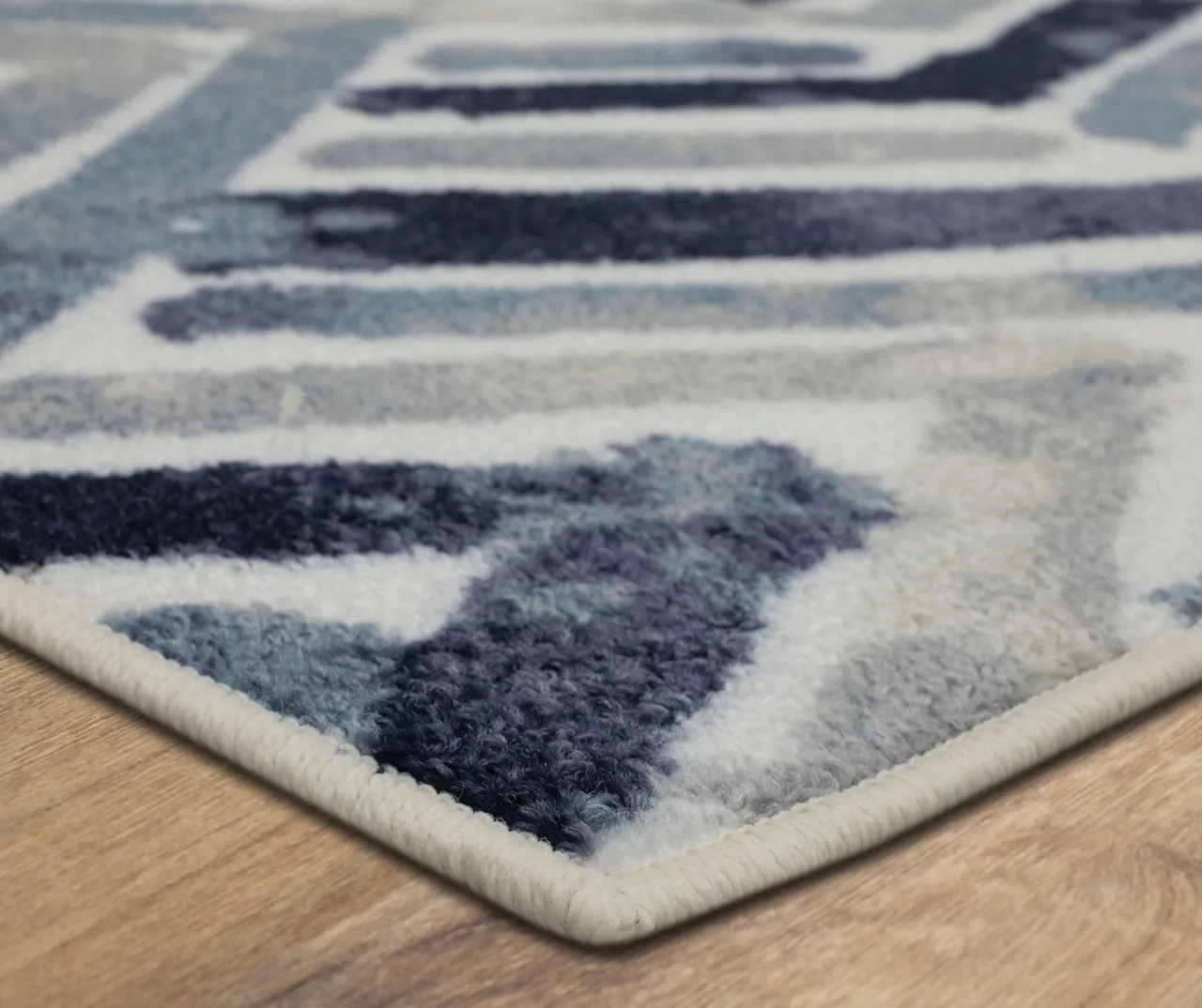 Pamona Blue & White Geometric Area Rug, (6' X 9') 4 Pamona Blue & White Geometric Area Rug, (6' X 9') - Image 2