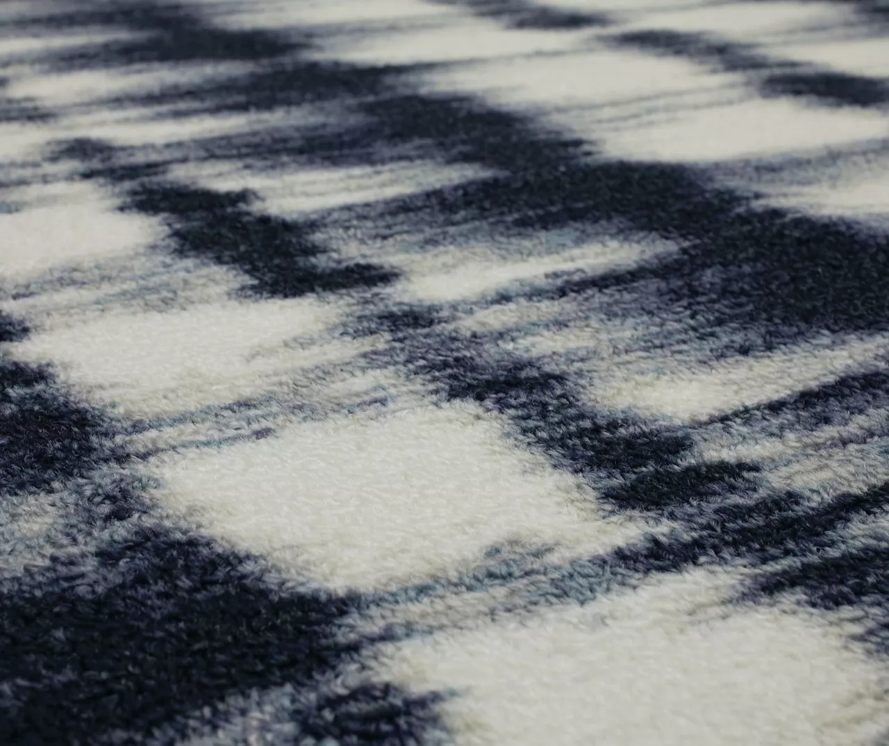 Renly Navy & White Abstract Tie-Dye Area Rug, (2' X 8') 7 Renly Navy & White Abstract Tie-Dye Area Rug, (2' X 8') - Image 5