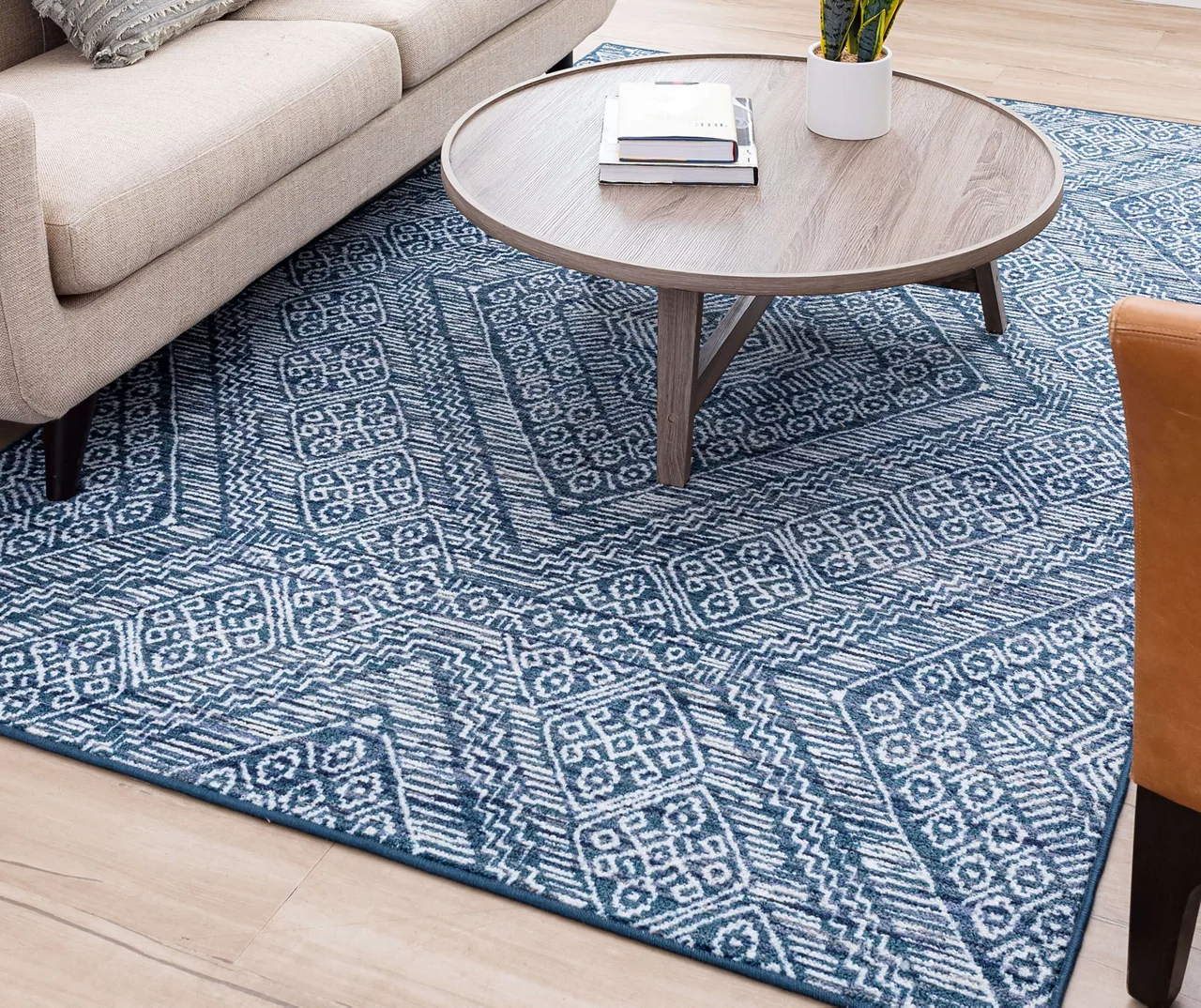 Blue & White Geometric Diamond Area Rug, (5' X 8') 10 Blue & White Geometric Diamond Area Rug, (5' X 8') - Image 8