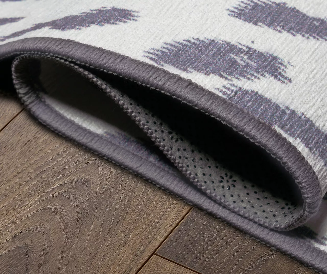 My Magic Carpet Miya Gray & White Leopard Print Washable Runner Rug, (2.5' X 7') 5 My Magic Carpet Miya Gray & White Leopard Print Washable Runner Rug, (2.5' X 7') - Image 3